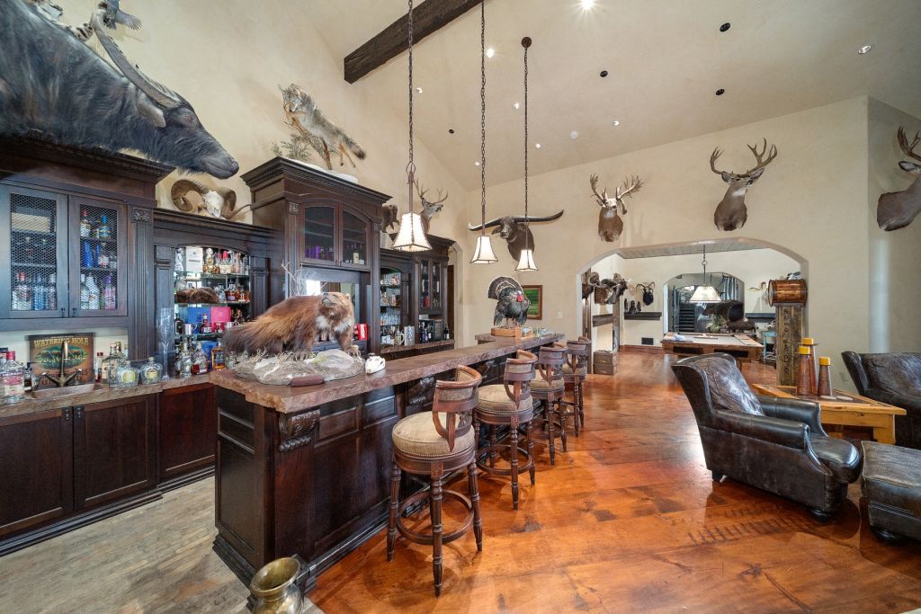 The bar and games room also has animals aplenty. Photo: Zillow/Cascade Sotheby's International Realty
