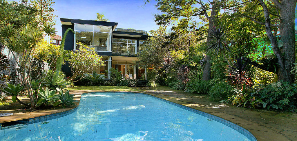 The Point Piper residence designed by the late architect Anatol Kagan sold under the hammer for $15.01 million.