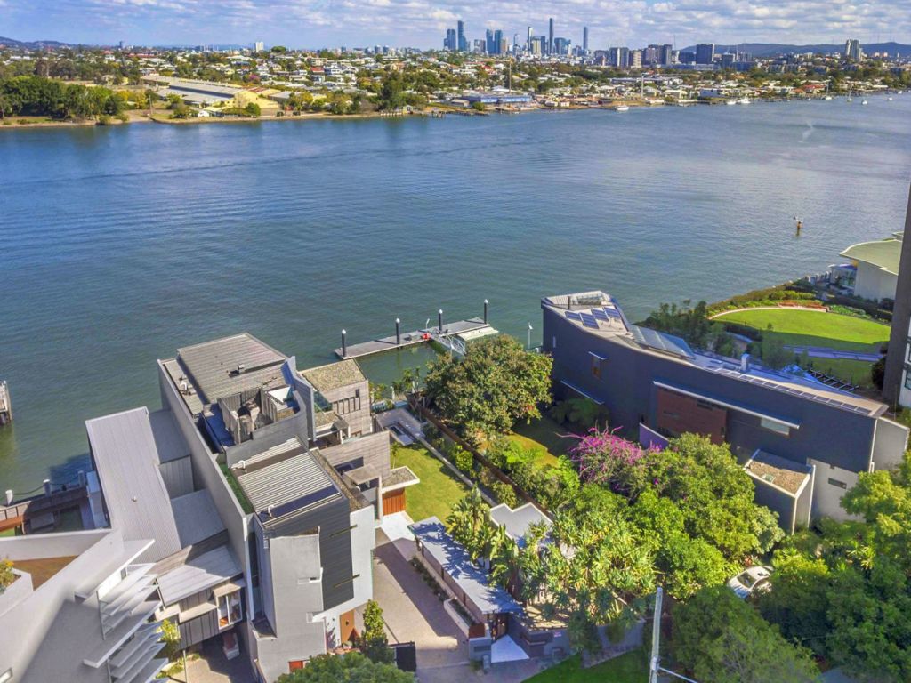 This buyer made $500k profit on a Brisbane mansion without owning it