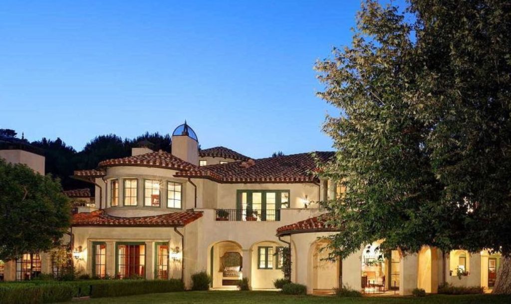 The mansion had an original asking price of $US30 million ($AU38.87 million). Photo: Zillow/Dirt