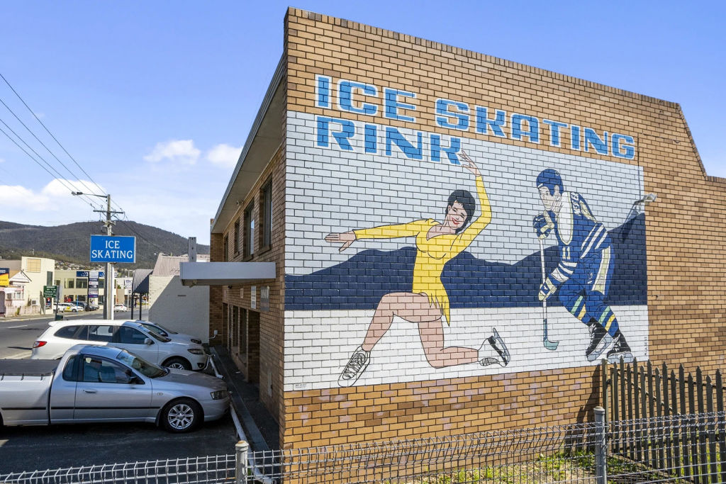 The growing campaign to save Tasmania's only ice-skating rink