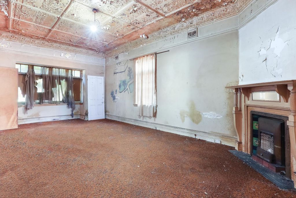 The property operated as an unofficial boarding house before being abandoned.