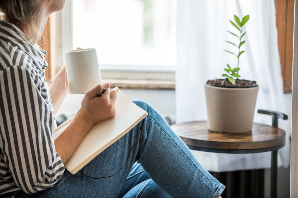 Leaving handwritten notes for new owners is an activity both adults and kids can get involved in. Photo: iStock