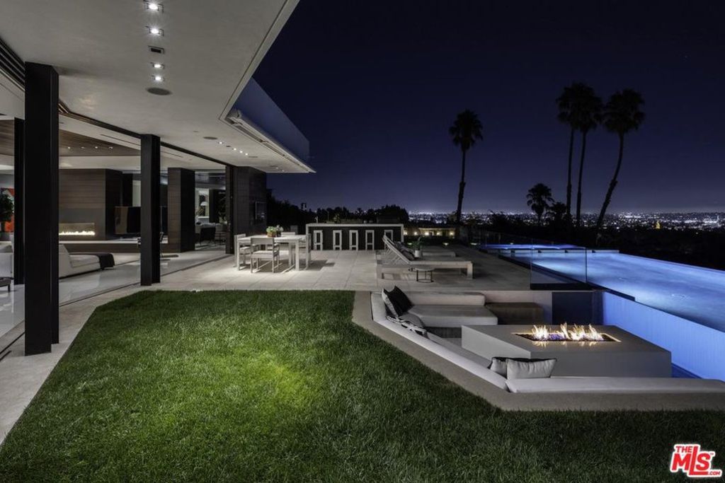 The pool connects to a moat. Photo: Realtor.com