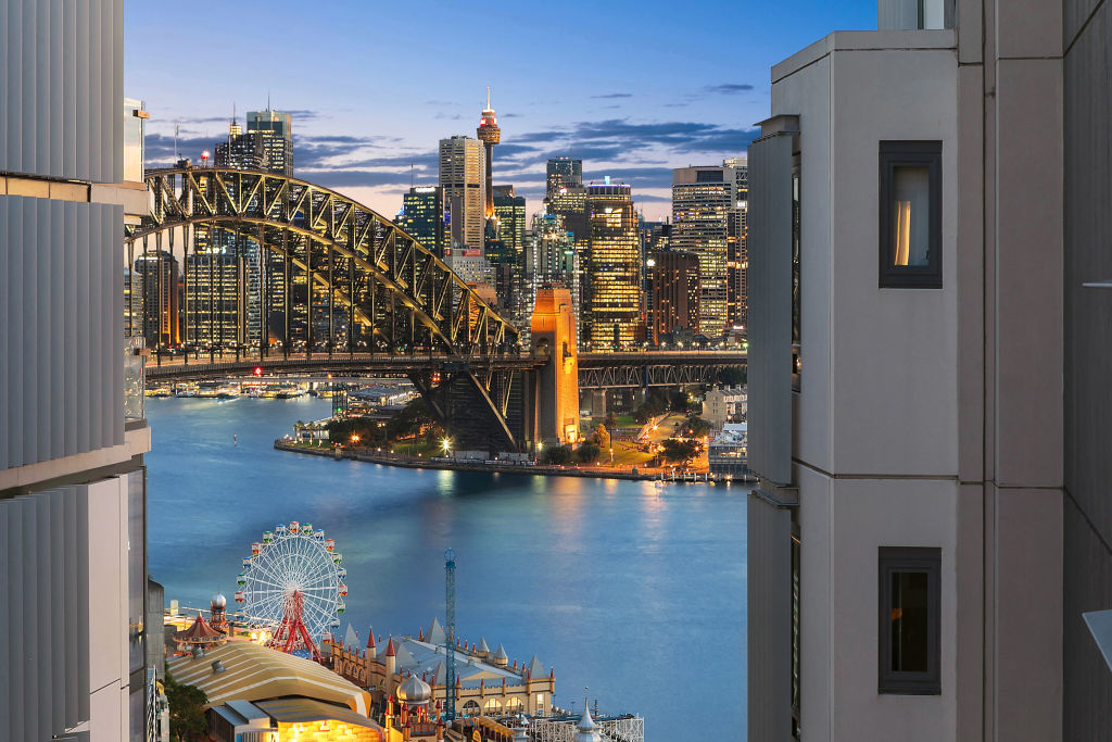 The Latitude sub-penthouse purchased by Nicole Kidman has views from the rear to the Harbour Bridge.