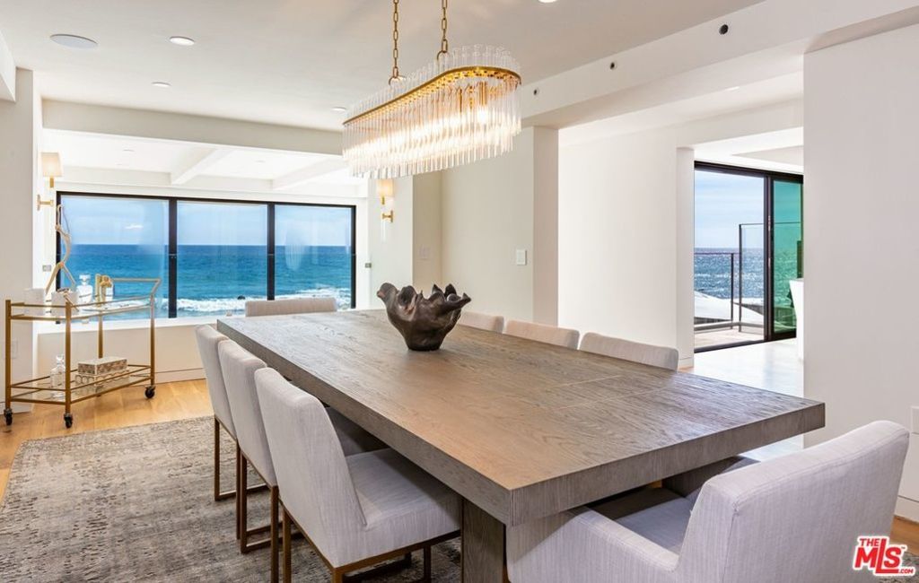 Barry Manilow once owned this villa. Photo: Realtor.com
