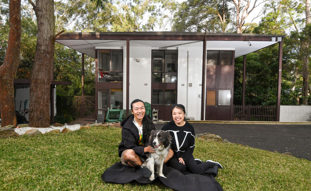 Yao Xu and Ivy Wong live in a rare Pettit+Sevitt mid-century modern home, loving the historic modernist charm and preserving the style. Photo: Peter Rae