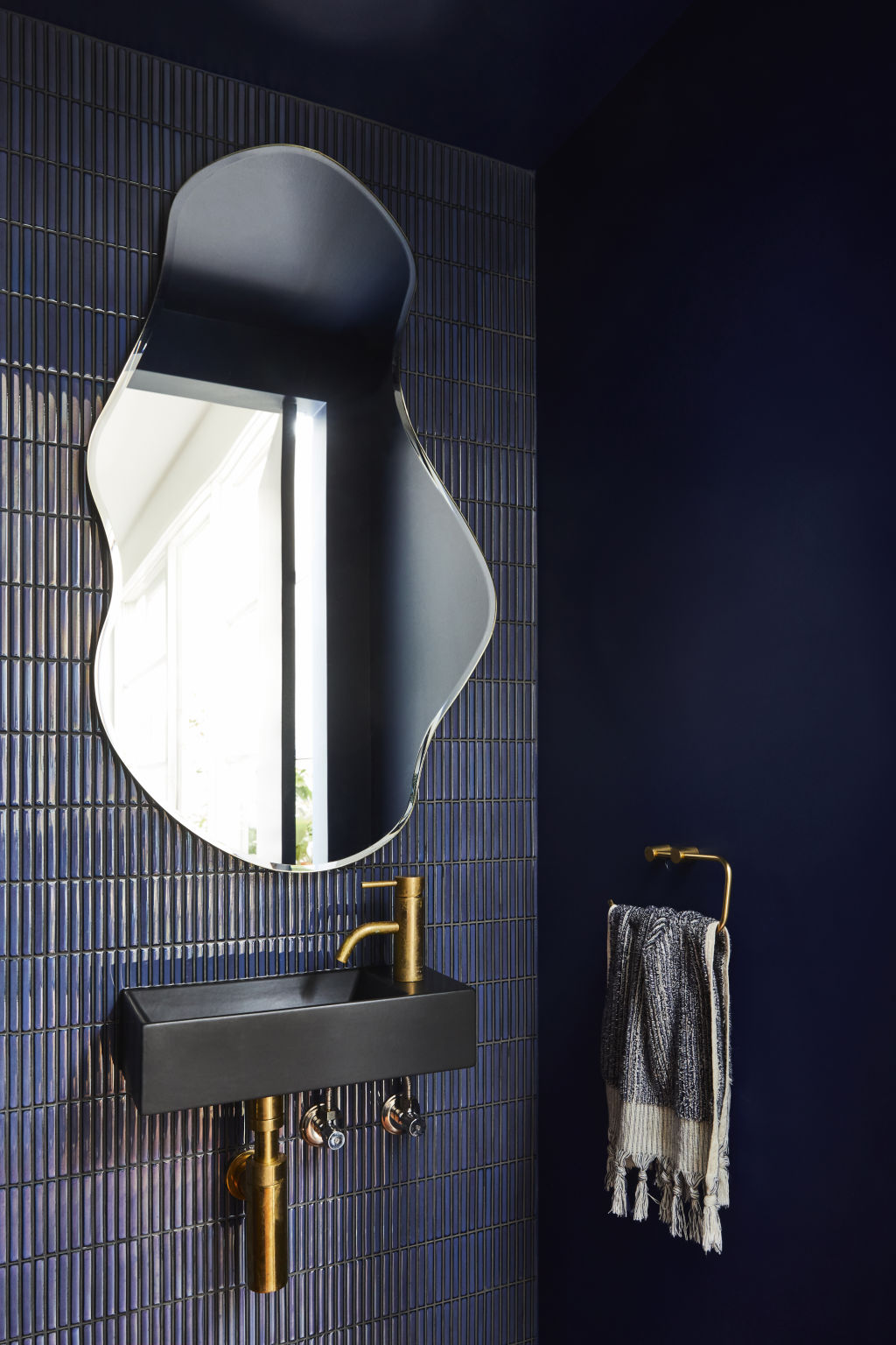 The small powder room makes a statement. Photo: Armelle Habib
