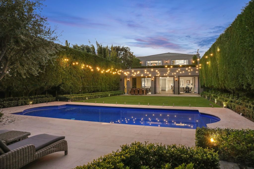 The Vaucluse home of Real Housewives of Sydney's Nicole O'Neil is up for grabs.