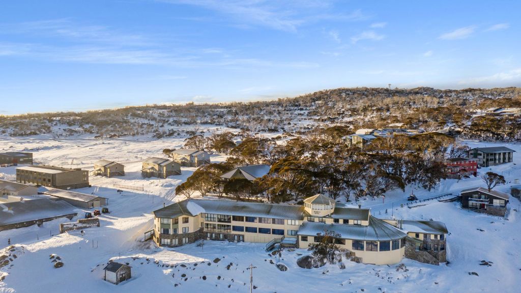 'Insatiable': demand for alpine property so strong Perisher hotel could be snapped up by wealthy family