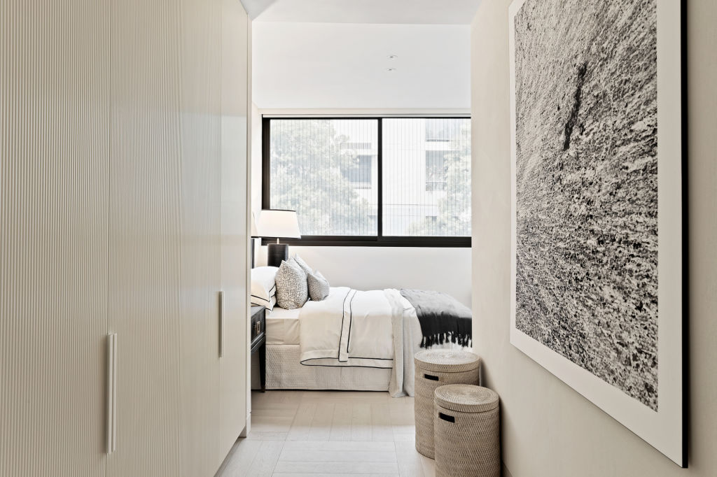 Paragon_of_Pyrmont_Low_Bedroom_2_rxmpqh