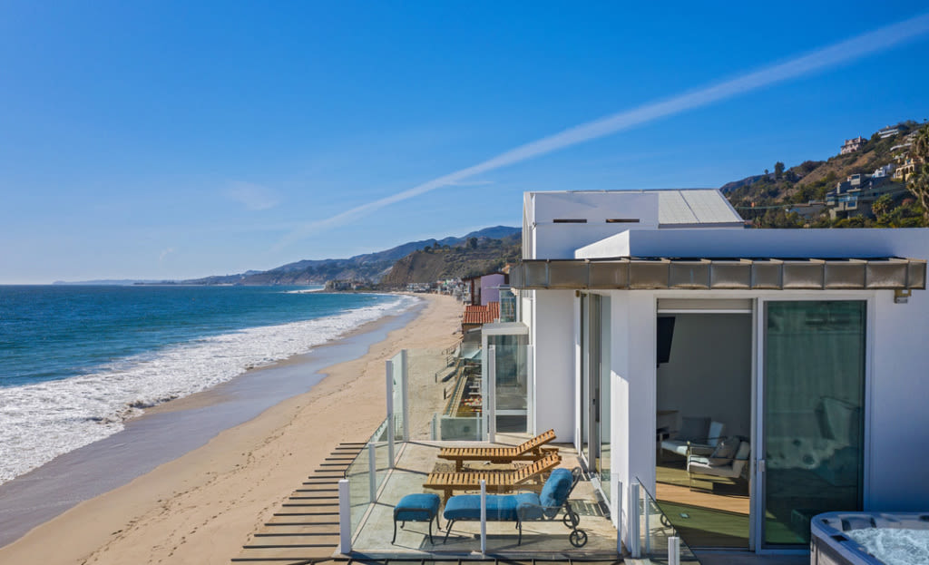 Seems like the perfect place to live your best heiress life. Photo: Redfin.
