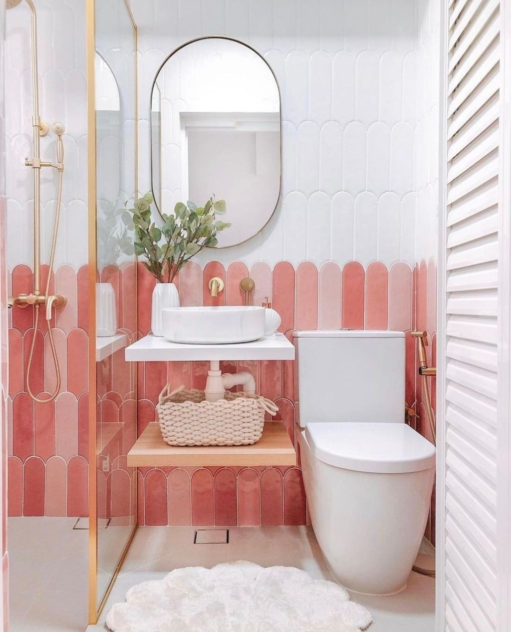 It's all about balance when it comes to pink in the bathroom. Photo: Instagram: @houseofchais