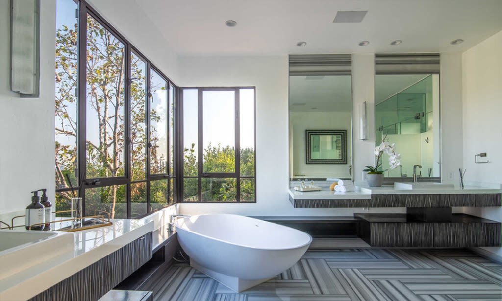 This could be the very bathroom that she would test out the latest Fenty Beauty products.  Photo: Redfin.