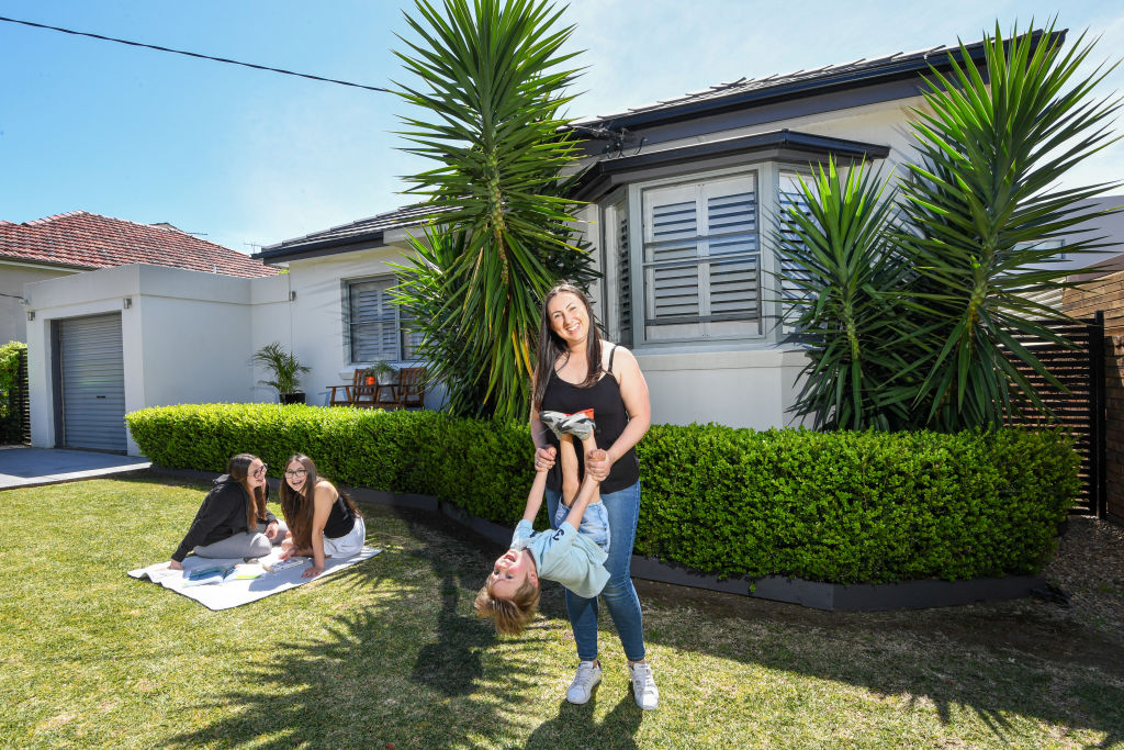 Heln Sorras is opting for a 12 week settlement in the hope of finding another home to buy in time.  Photo: Peter Rae