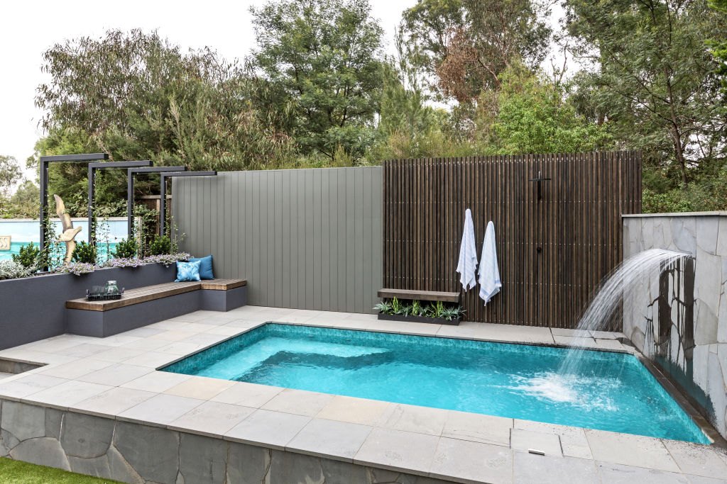 Courtyard_Pool_and_surrounds_by_Albatross_Pools_and_Anthony_Scott_Landscape_Design_1_gyjzhx
