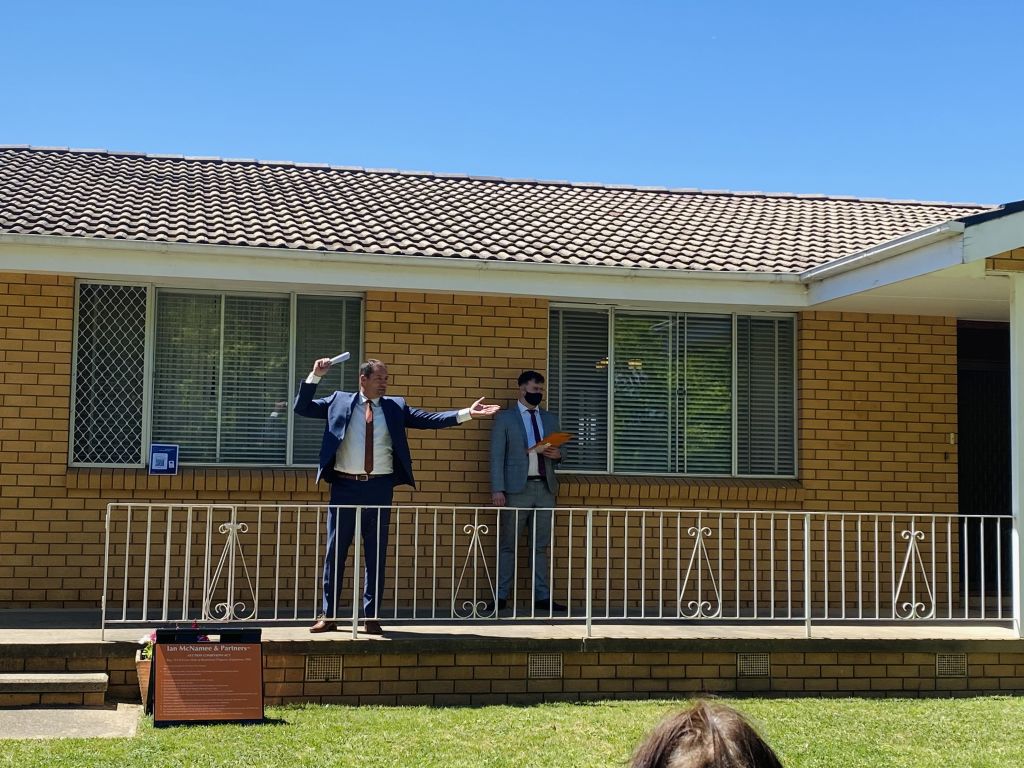 The_auction_of_26_Angas_Street_Ainslie_1_tvzpt9