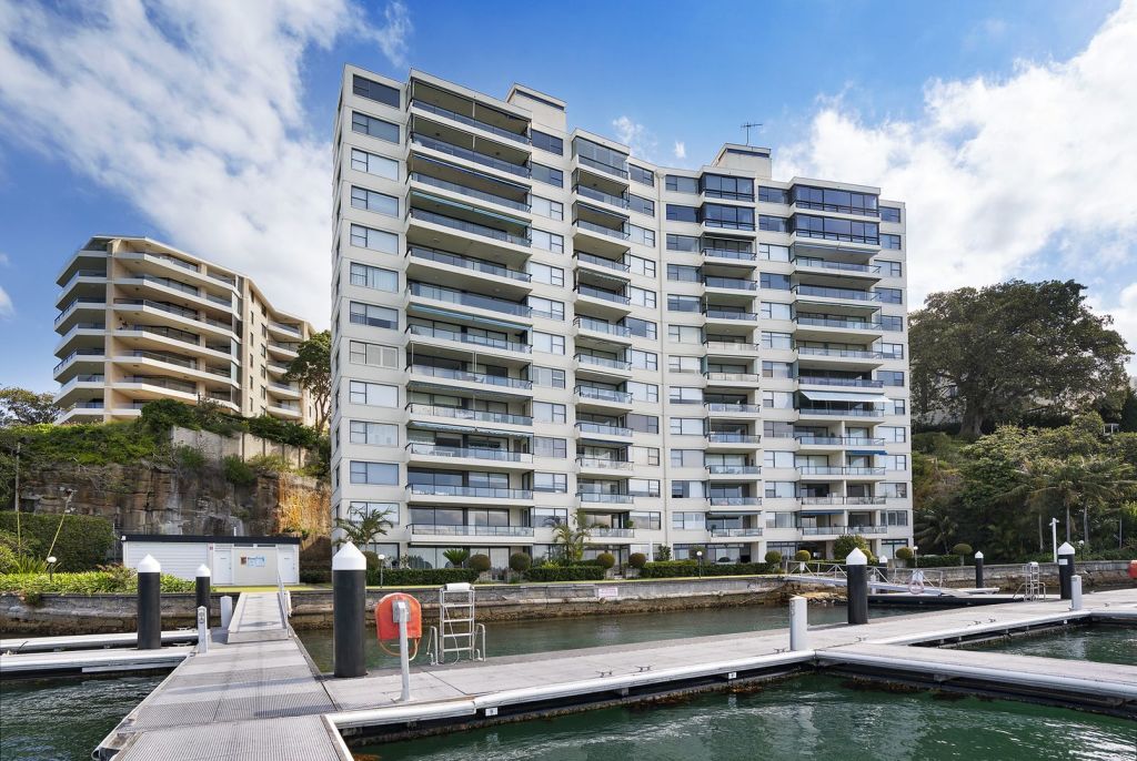 Kerry Packer's Elizabeth Bay penthouse retreat hits the market for $25m