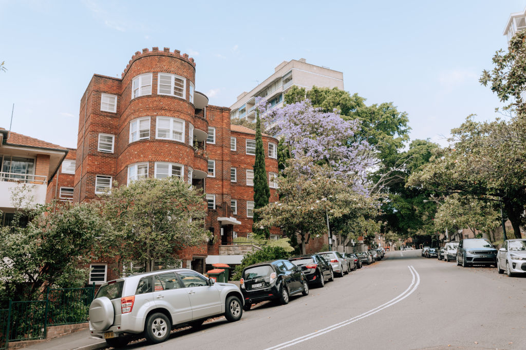 Character-filled, older-style builds are the norm in Elizabeth Bay. Photo: Vaida Savickaite