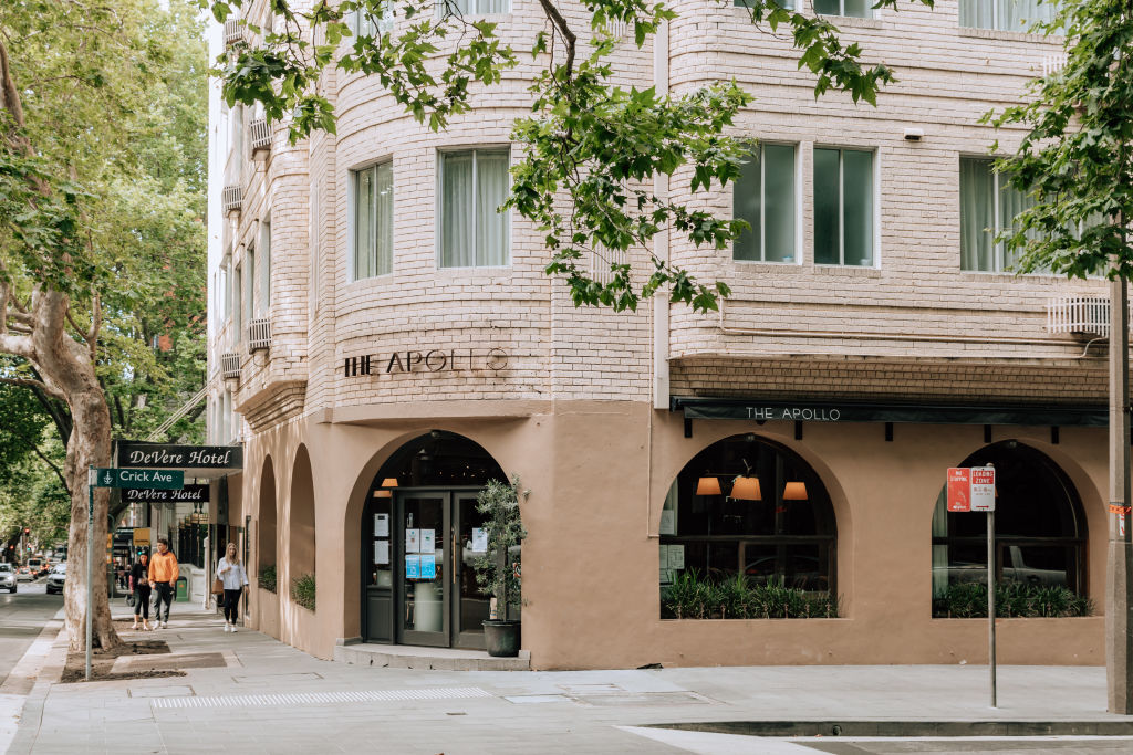 Elizabeth Bay's vibrant cafes, restaurants and shops are all within easy walking distance from the waterfront. Photo: Vaida Savickaite