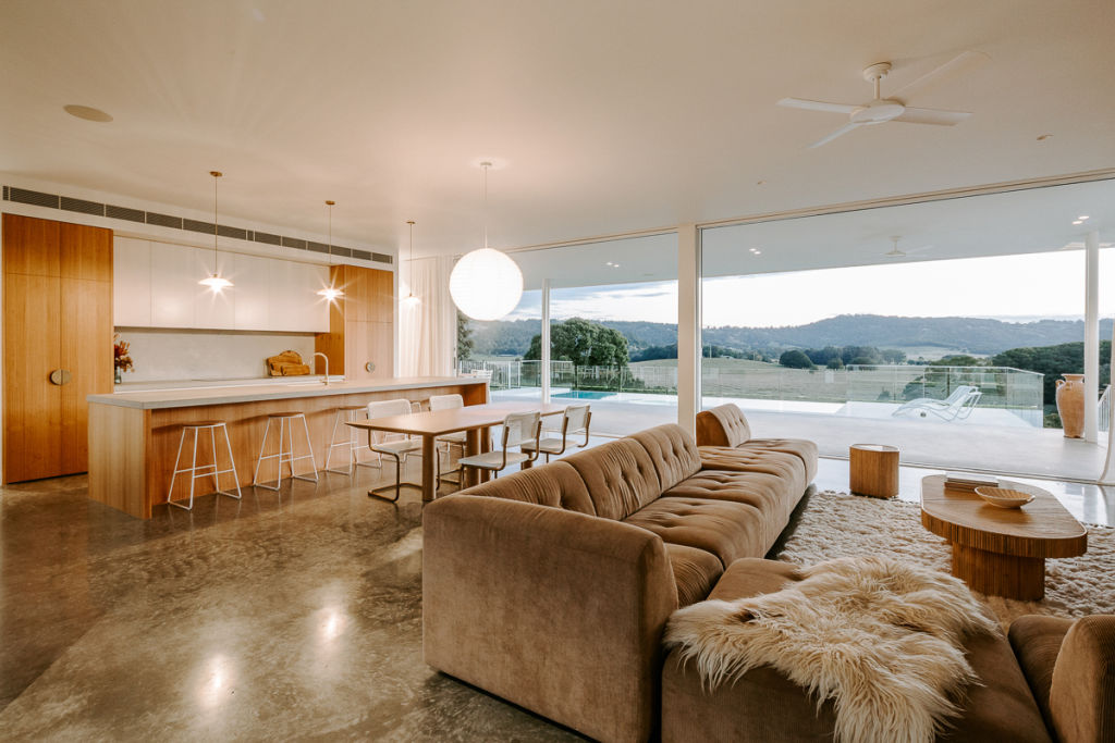 Las Palmas by Davis Architects even has signature Palm Springs mountainous views.  Photo: Ann-Louise Buck