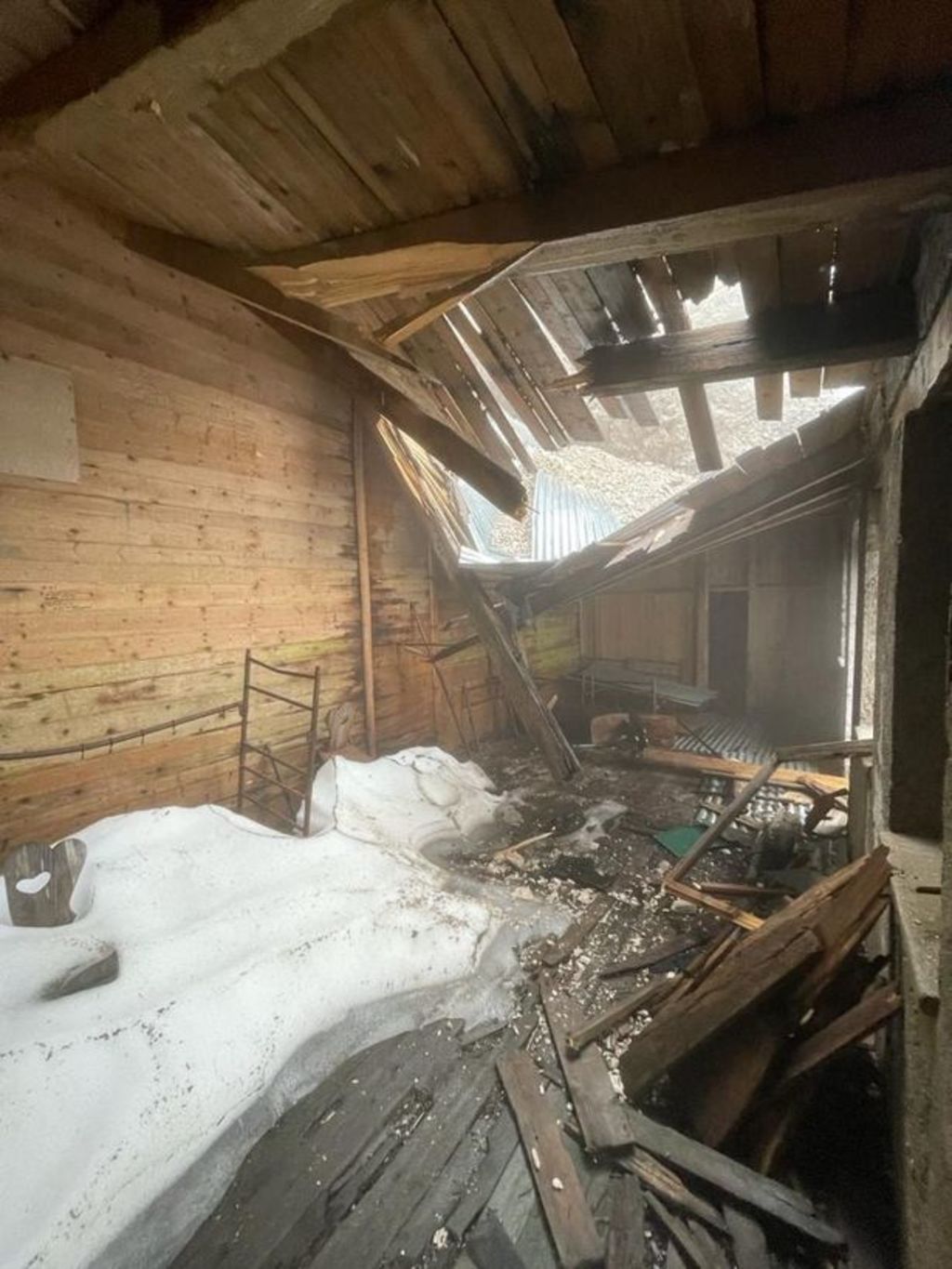 More than 100 years after the shelter was believed to have been constructed by Italian World War I soldiers, the roof has given way. Photo: Mountain Rescue Team Cortina d'Ampezzo
