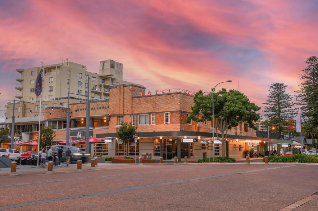 Port Macquarie pubs call last drinks in $100 million deal