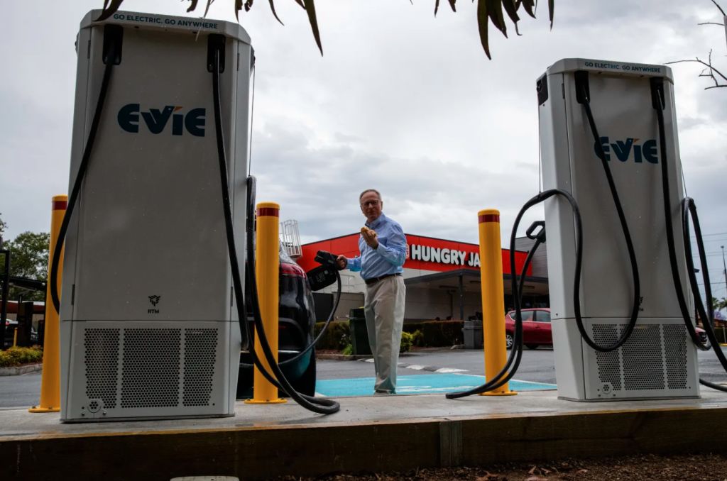 Electric vehicle charging stations to be rolled out at shopping centres