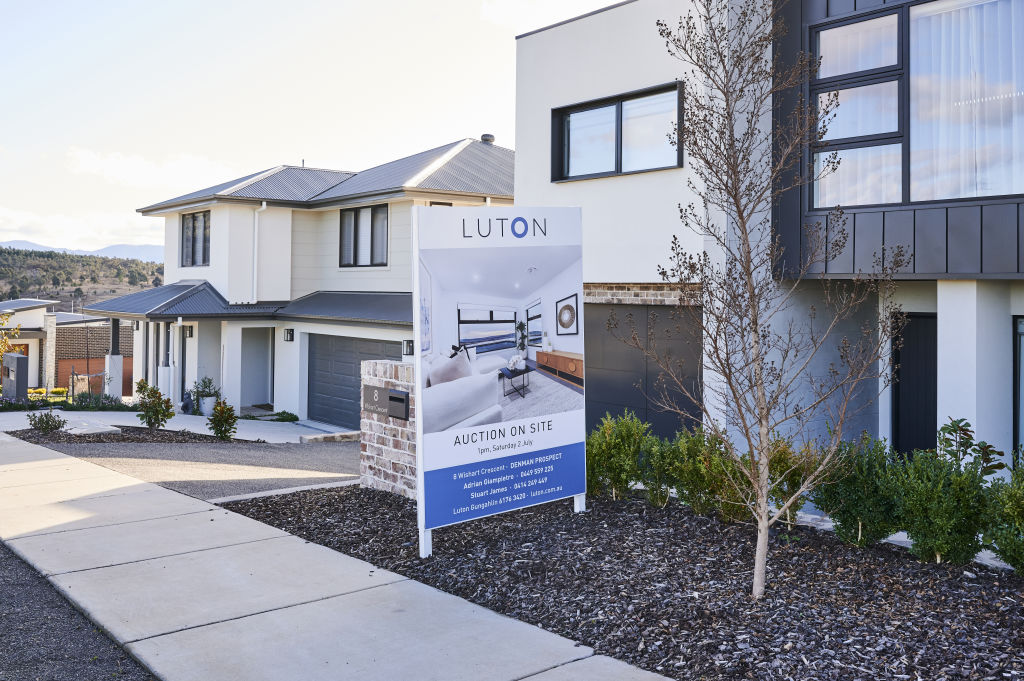 While the rate rise could be seen as a bonanza for many investors, they should still take the time to weigh up all their options, says independent economist Saul Eslake. Photo: Ashley St George