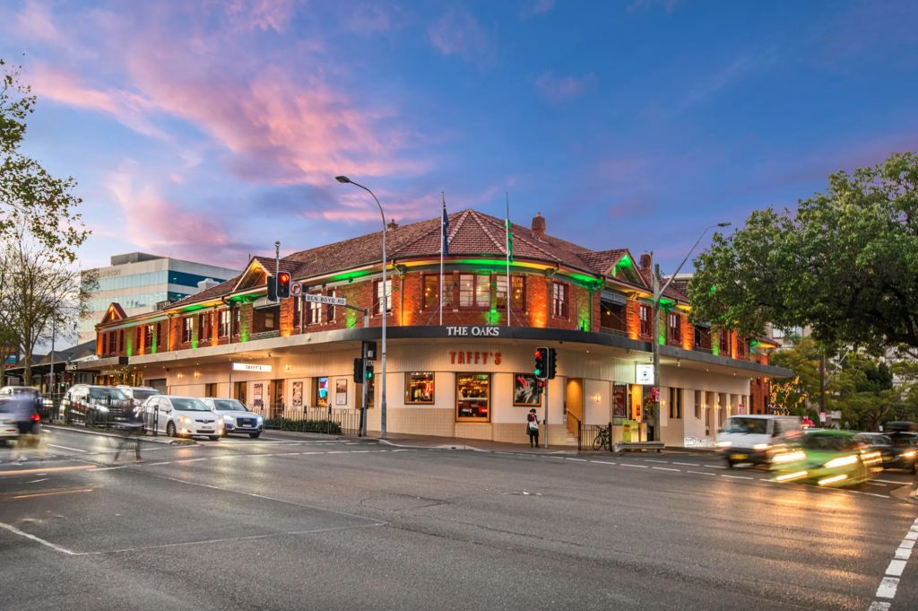 Thomas family call last drinks at The Oaks with $175m price tag