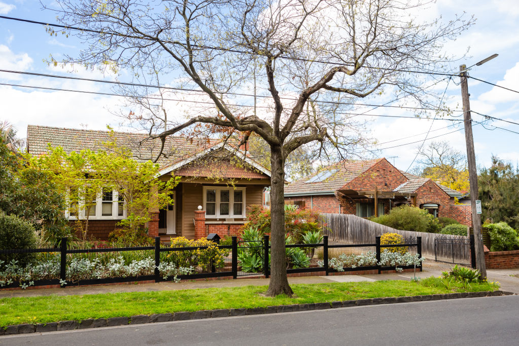 Unit rents rose 5.8 per cent in Melbourne against 3.6 per cent for house rents. Photo: Greg Briggs