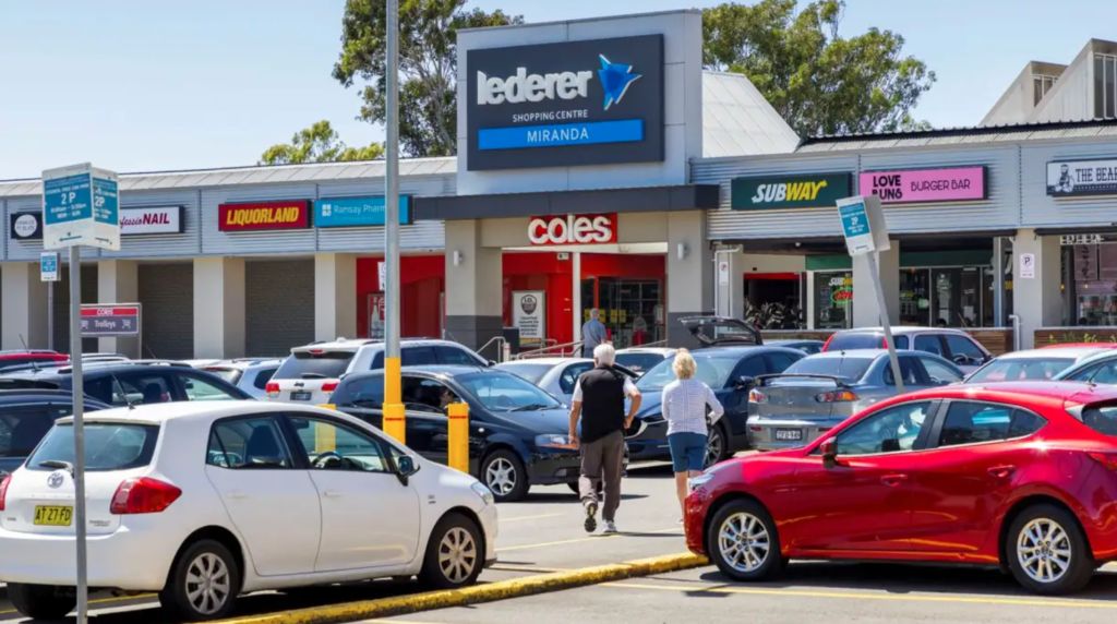 Woolies goes shopping for Coles supermarket