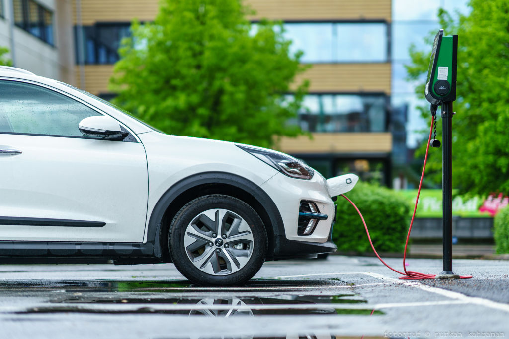 Electric vehicles act as a large-scale battery to power the surrounding area. Photo: Getty