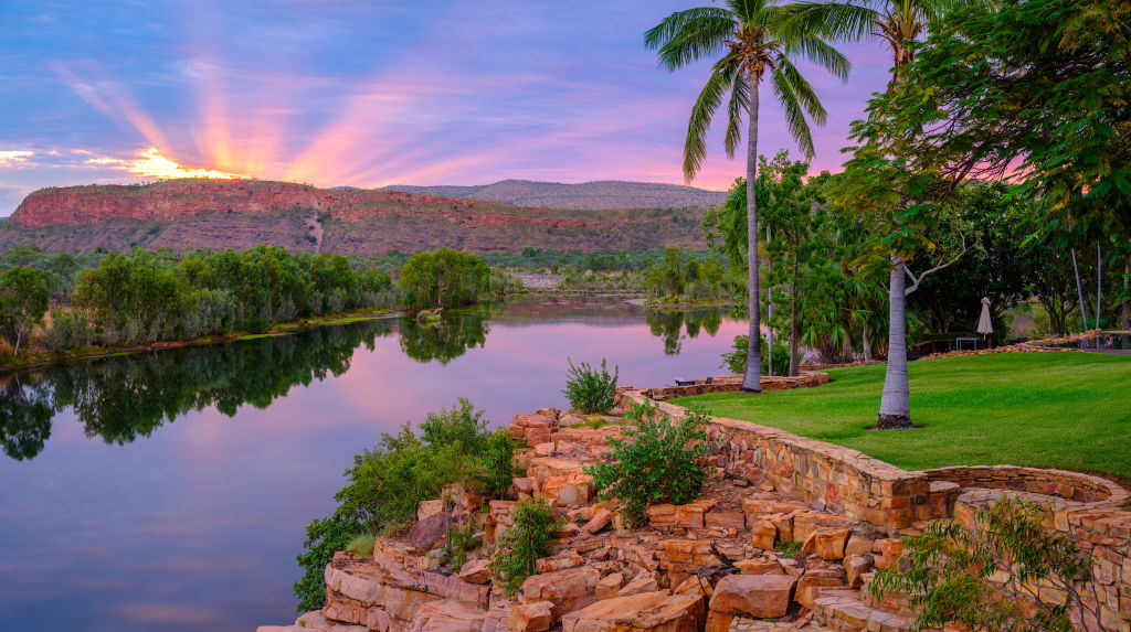 Historic deal sees land returned to Indigenous owners and leased back to tourism operator