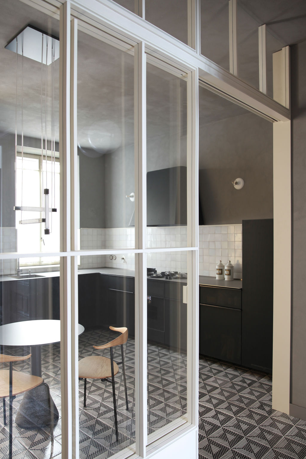 The living and kitchen spaces feature sober, monochromatic colours. Photo: Carola Ripamonti