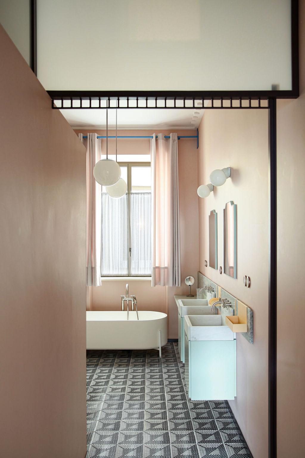 Pastel tones were used in the bathroom and bedrooms. Photo: Carola Ripamonti