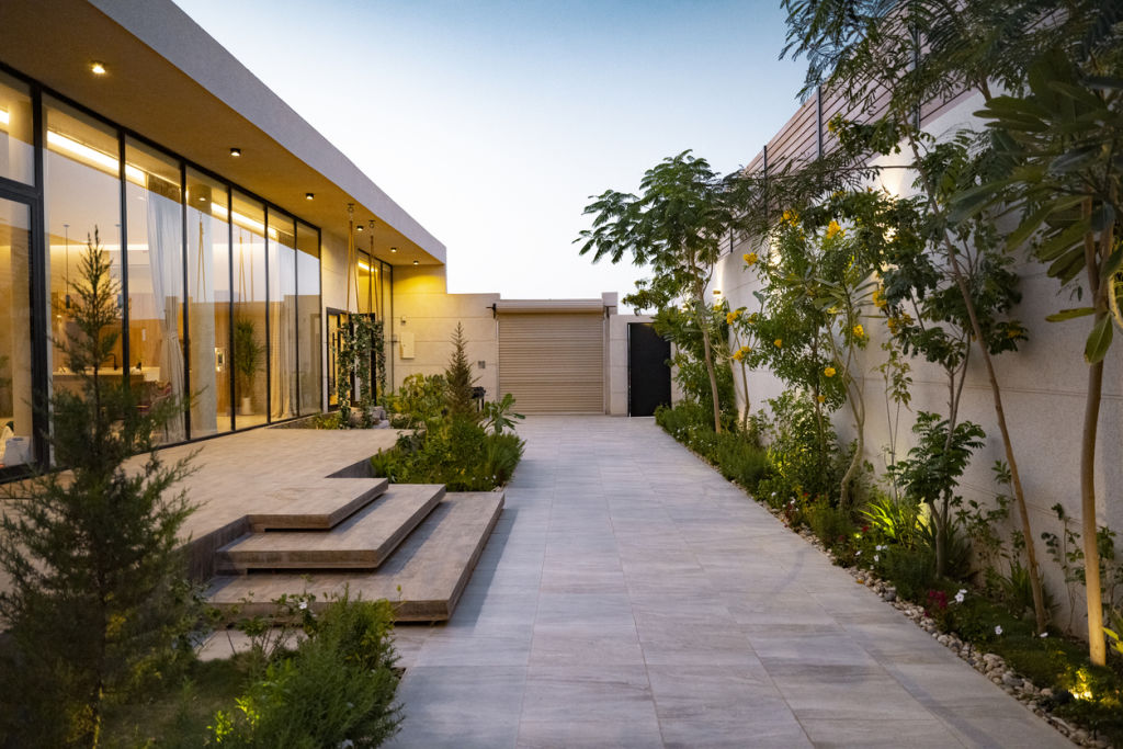 Landscaping can really make the difference when it comes to selling your home. Photo: JohnnyGreig