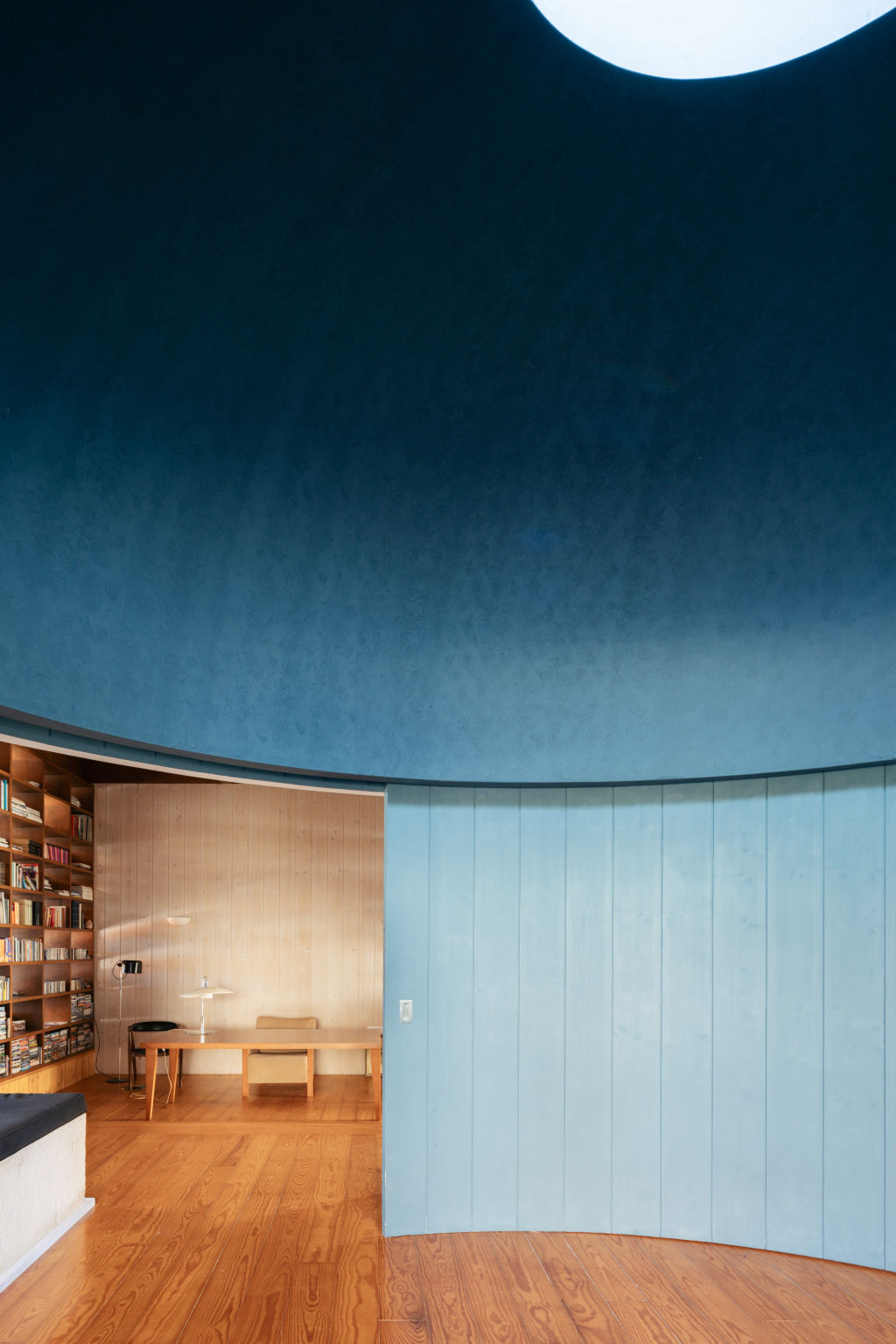 The circular blue meditation space completes the home. Photo: Luis Nobre Guedes