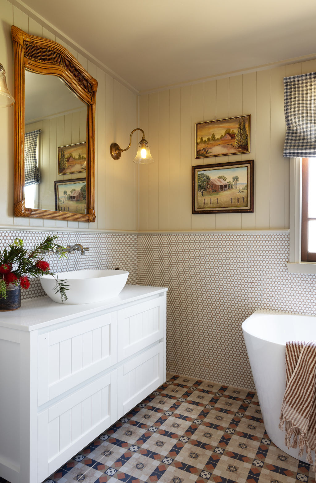The bathroom was left neutral thanks to its ample natural light. Photo: Louise Roche