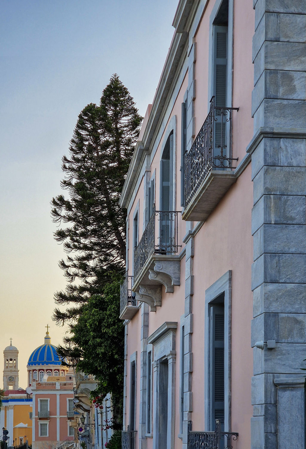 The mansion is located just five minutes from the sea. Photo: Giorgos Alifragis