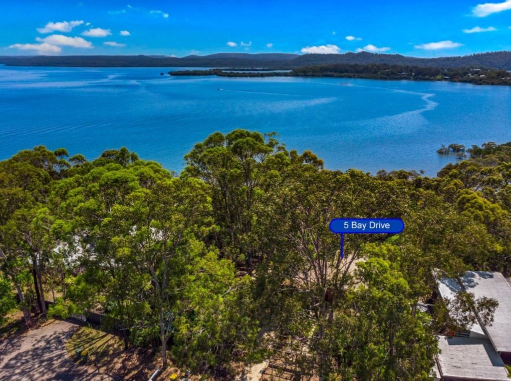 Rundown island escape for sale in Queensland has good bones and bay views. Photo: Bay Islands Property