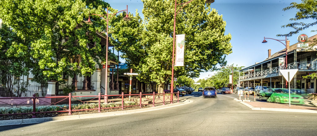 Tumut town centre is dotted with cafes and eateries. Photo: Destination NSW