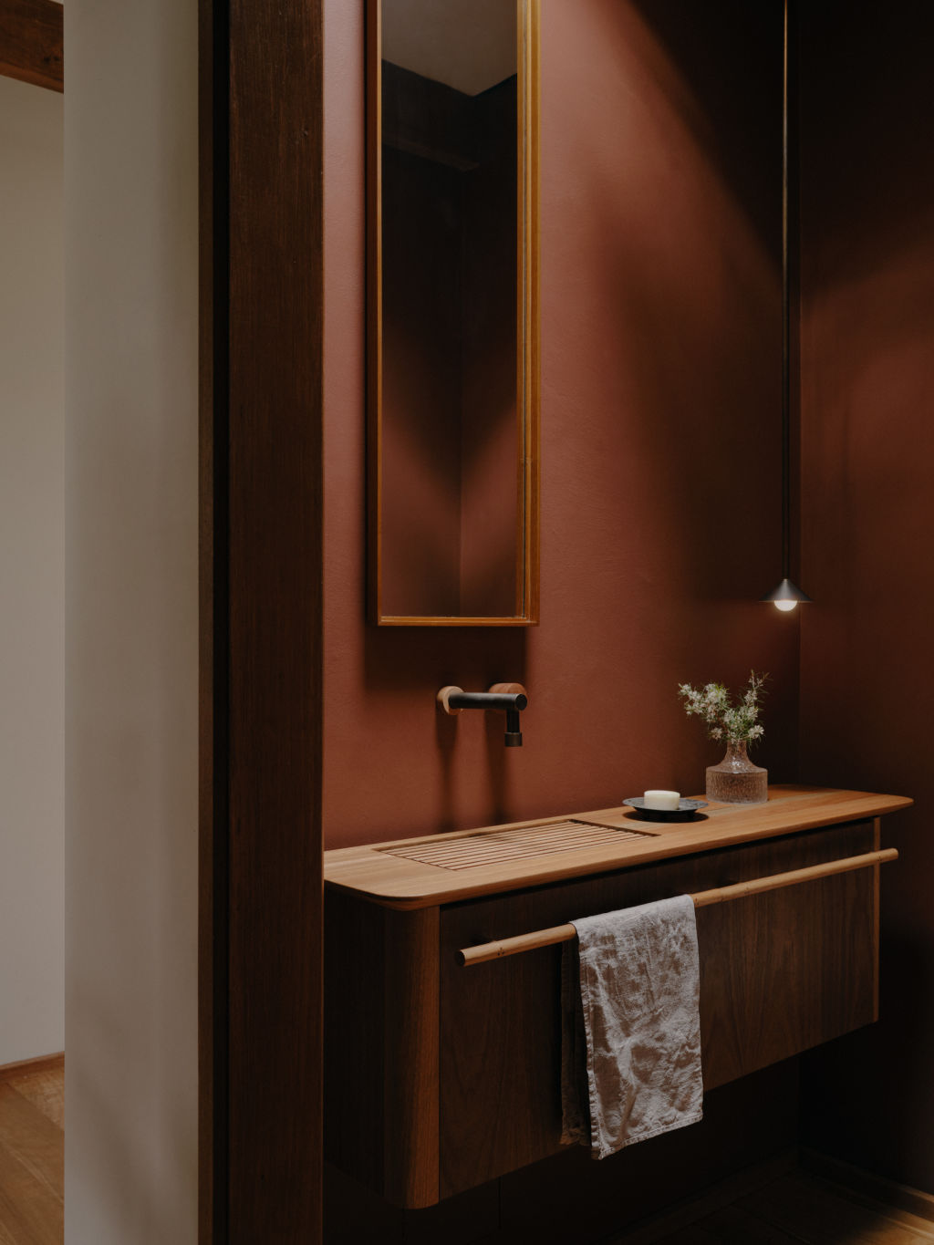 Handmade pieces like Lindsey Wherrett’s basin add artisanal elegance to the main bathroom. Photo: Tom Ross & Pier Carthew