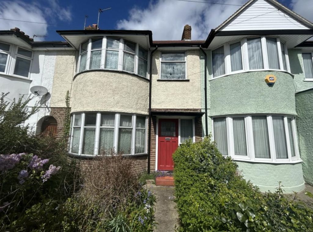 The terrace is located in Isleworth in Greater London. Photo: Allsop Auctions/Rightmove