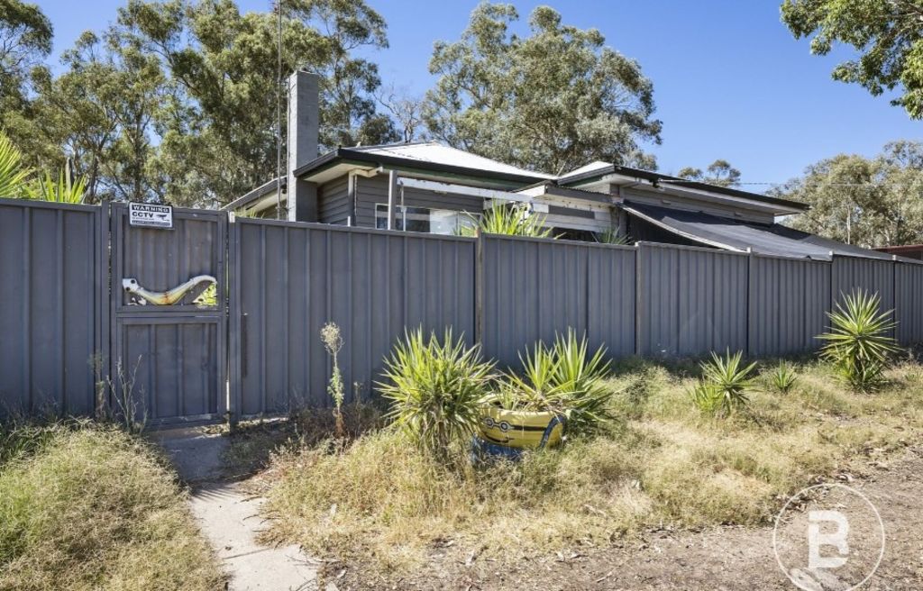 The property hit the market for $325,000 and was then reduced to $299,000. Photo: Maryborough Ballarat Real Estate
