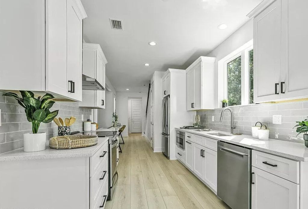 A white palette is consistent throughout. Photo: Zillow/Oceanside Real Estate