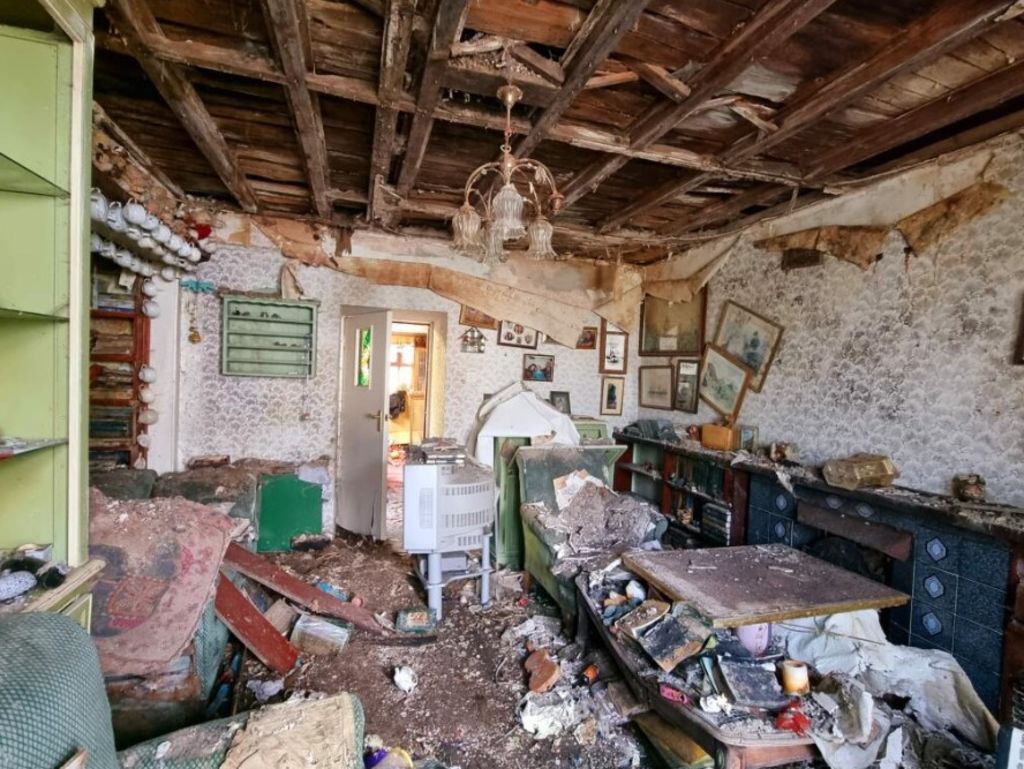 Listing photos reveal holes in the ceiling and peeling wallpaper. Photo: Rightmove/Auction House Scotland