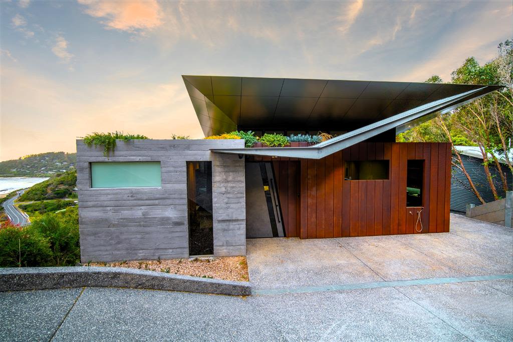 The property at Separation Creek in Victoria is a sleek build with instant kerb appeal. Photo: HIA/BCM Homes