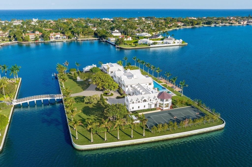 The luxury home is the only private island residence in upmarket Palm Beach, Florida. Photo: The Corcoran Group