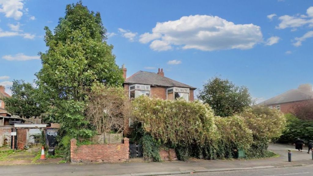 The exterior of the Elswick flats, as shown on the UK-based listing.